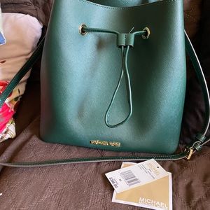 Michael Kors Siri bucket bag